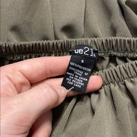 Olive green off the shoulder romper with pockets - Picture 2 of 4